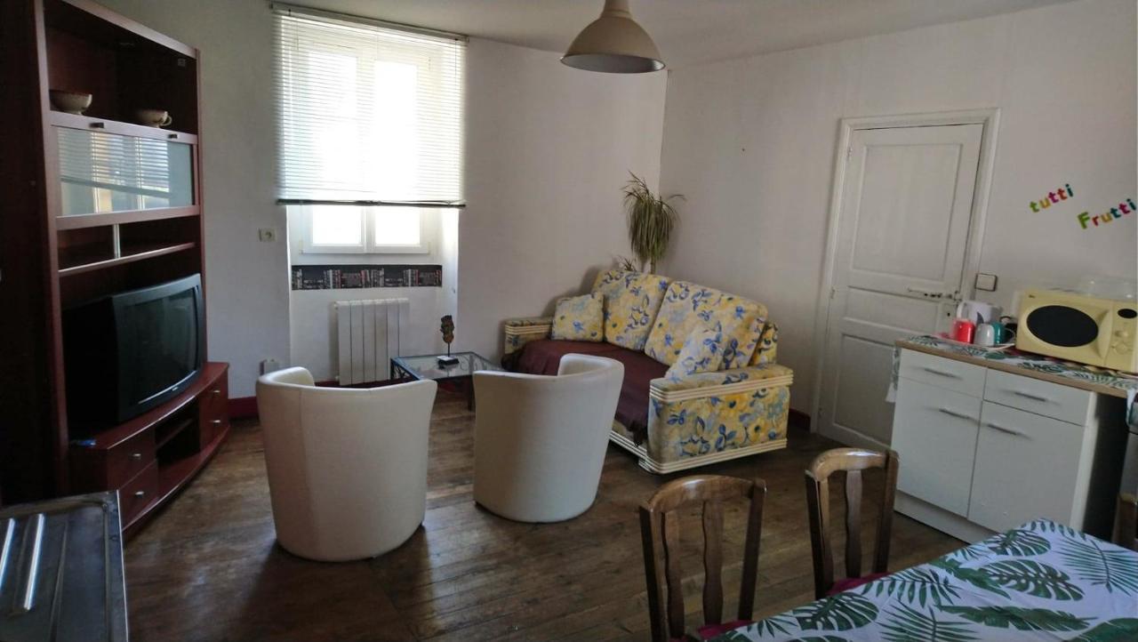 Gite Pour 6 Ou Chambre Pour 2 A Formigny ภายนอก รูปภาพ